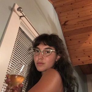 Meet your Posher, Maya